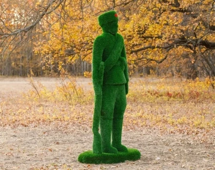 Топиари Солдат, ружье в двух руках - газон Eco+Deluxe, фото 6