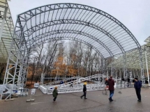 Высокий арочный навес с большим пролетом Высокий арочный навес с большим пролетом