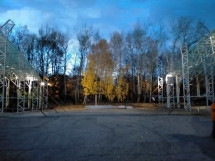 Высокий арочный навес с большим пролетом Высокий арочный навес с большим пролетом