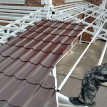 Навес вокруг дома с металлочерепицей Навес вокруг дома с металлочерепицей