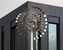 Скульптура из нержавеющей стали Пульсар Увеличенный размер, 8-гранное конусовидное основание из нержавеющей стали