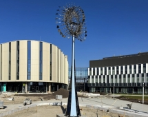 Скульптура из нержавеющей стали Пульсар Увеличенный размер, 8-гранное конусовидное основание из нержавеющей стали