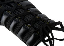 (UFC Премиальные тренировочные перчатки на шнуровке черные - 18 Oz)