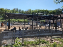 Навес с плоской кровлей из профлиста Навес с плоской кровлей из профлиста