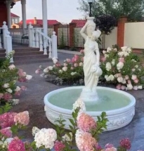 Фонтан Флоренция и девушка с кувшинами