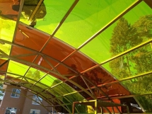 Навес из нержавеющей стали и монолитного поликарбоната Навес из нержавеющей стали и монолитного поликарбоната