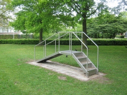 Горка с пандусом из нержавеющей стали, фото 2 Горка с пандусом из нержавеющей стали, фото 2