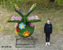 Топиари композиция бабочка на шаре поляна, H=330 см - газон Eco