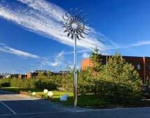 Скульптура из нержавеющей стали Океан Увеличенный размер, 8-гранное конусовидное основание из нержавеющей стали