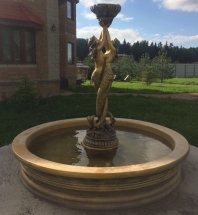 Фонтан Королевский и русалки в золоте