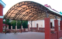 Арочный автомобильный навес из профнастила Арочный автомобильный навес из профнастила