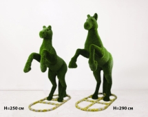 Топиари Конь на дыбах, h=250 см - газон Deluxe Green