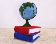 Топиари композиция глобус на книгах - газон Есо