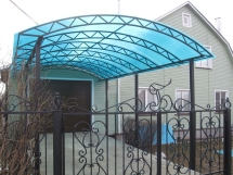Арочный навес из поликарбоната для частного дома Арочный навес из поликарбоната для частного дома