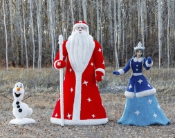 Топиари композиция Дед Мороз, Снегурочка и снеговик Малыш - газон Eco